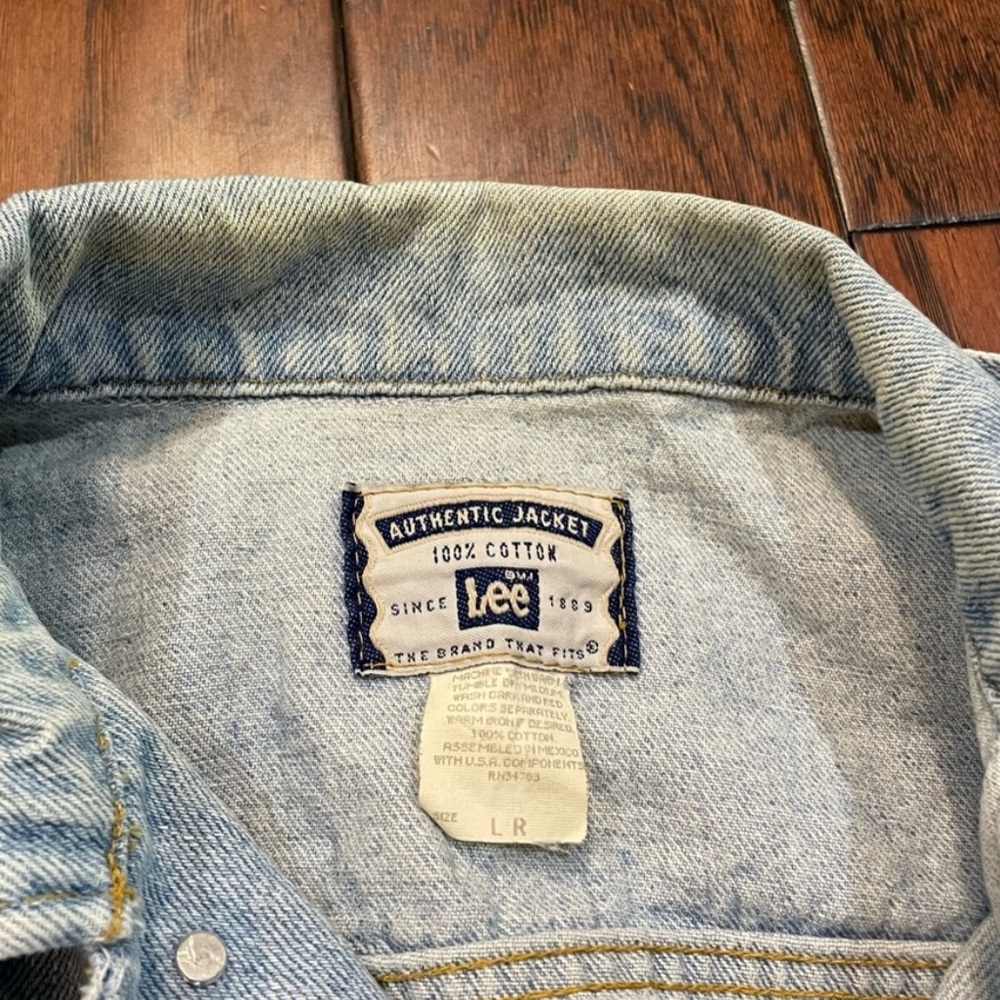Vintage Lee Light Wash Denim Jean Trucker - Large - Picture 4 of 4